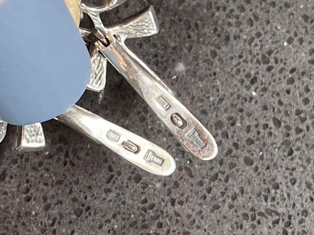 Комплект з кристалами Swarovski: сережки та кільце з кристалами.