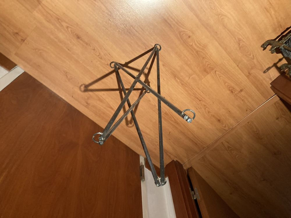 Suporte / tripe para mesa  em ferro ( antigo)