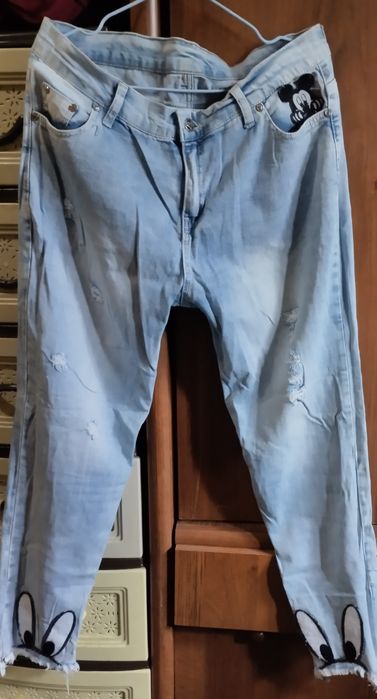 Нові молодіжні джинси