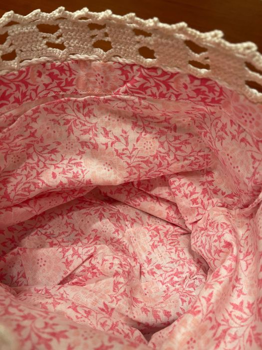 Saco de pão em renda com interior forrado
