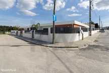 Moradia Geminada Nova - T4 térrea em Azeitão