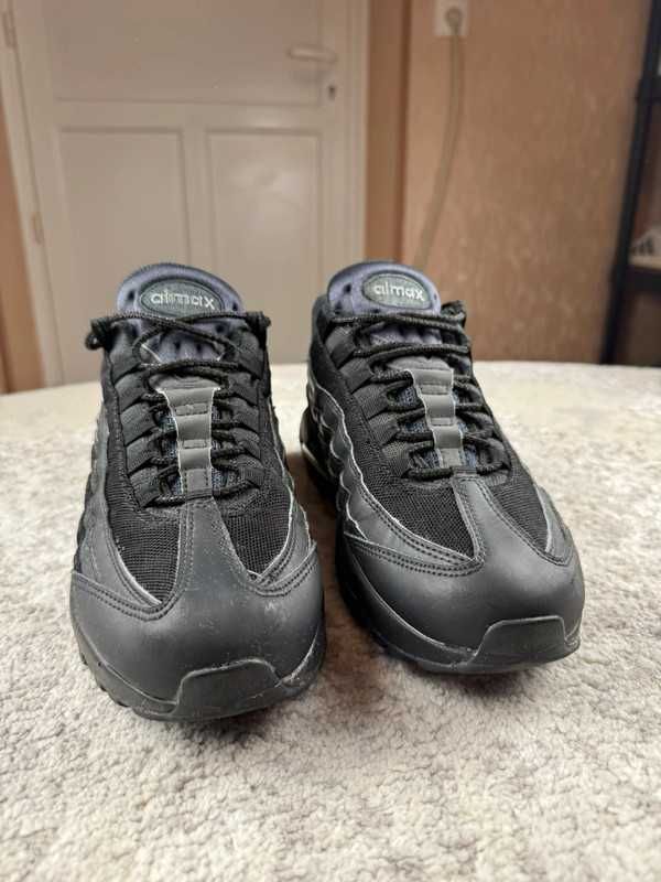 NikeAirMax95EssentialTripleBlack r.44