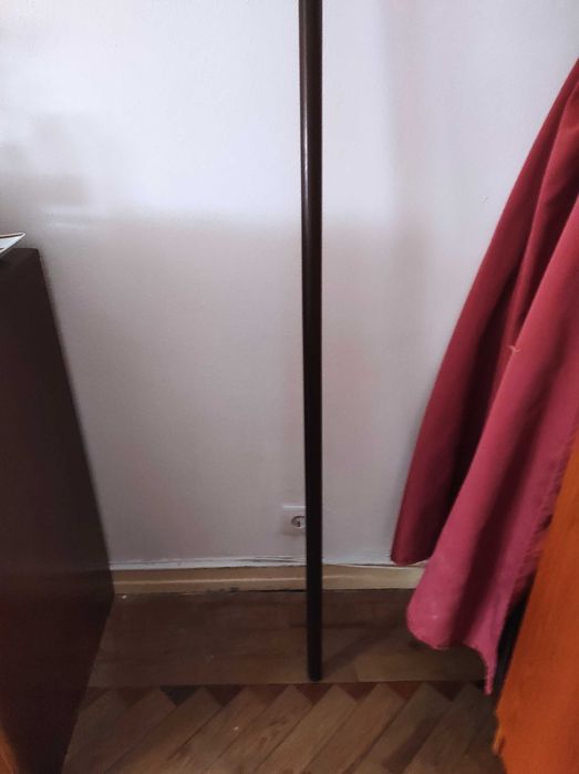 Pau para colocar cortinados ou afins