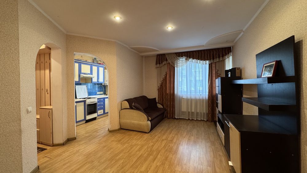 Продаж 2 кімнатної квартири на Домбровського з АО.