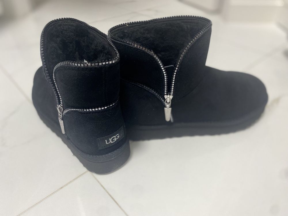 Сапоги Mini Florense Орігінальні UGG розмір 40,usa 9 чорного кольору