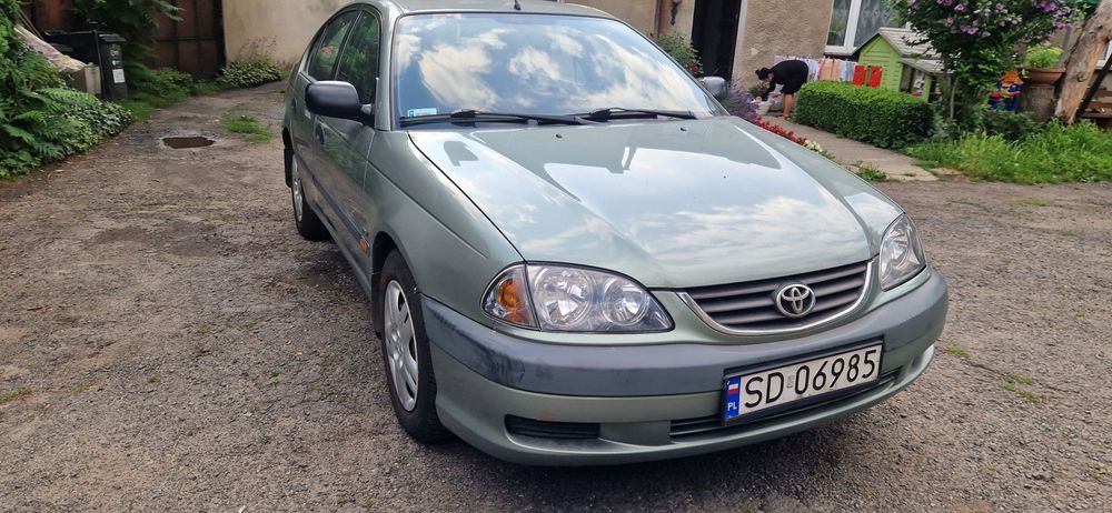 Toyota Avensis 1.6 vvti limuzyna