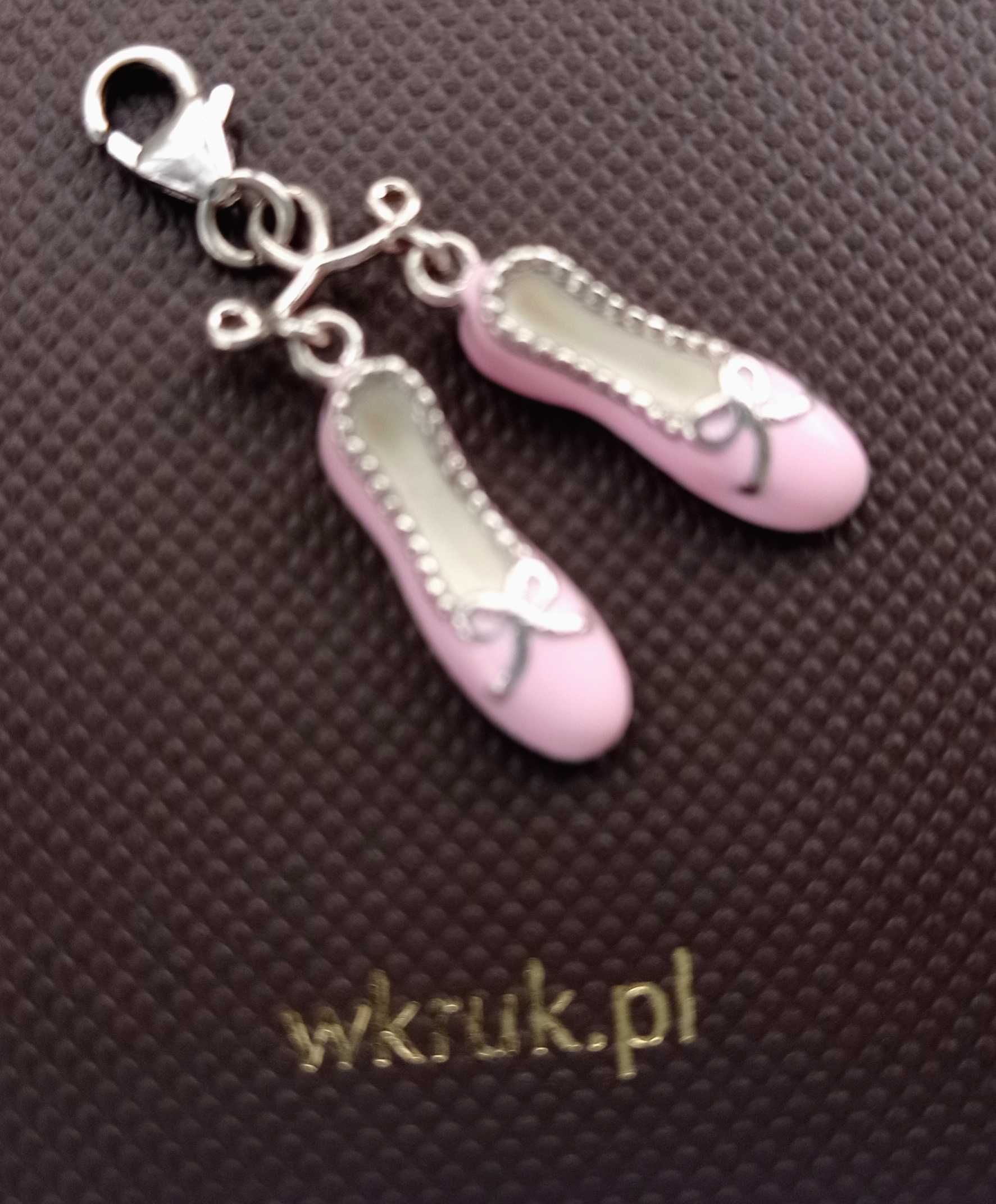 Charms srebrna zawieszka do bransoletki Kruk baletki buty