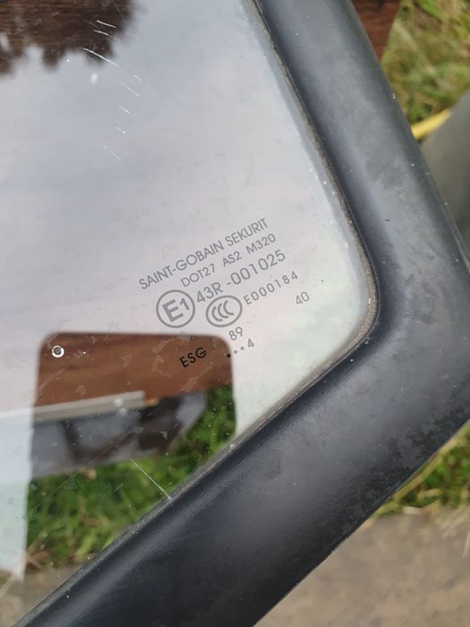 Ліве  скло  і форточка на Спринтер 906 (SPRINTER)