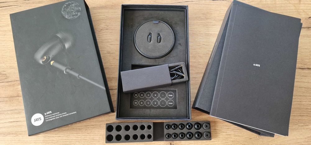 Słuchawki armaturowe dokanałowe douszne JAYS q-JAYS