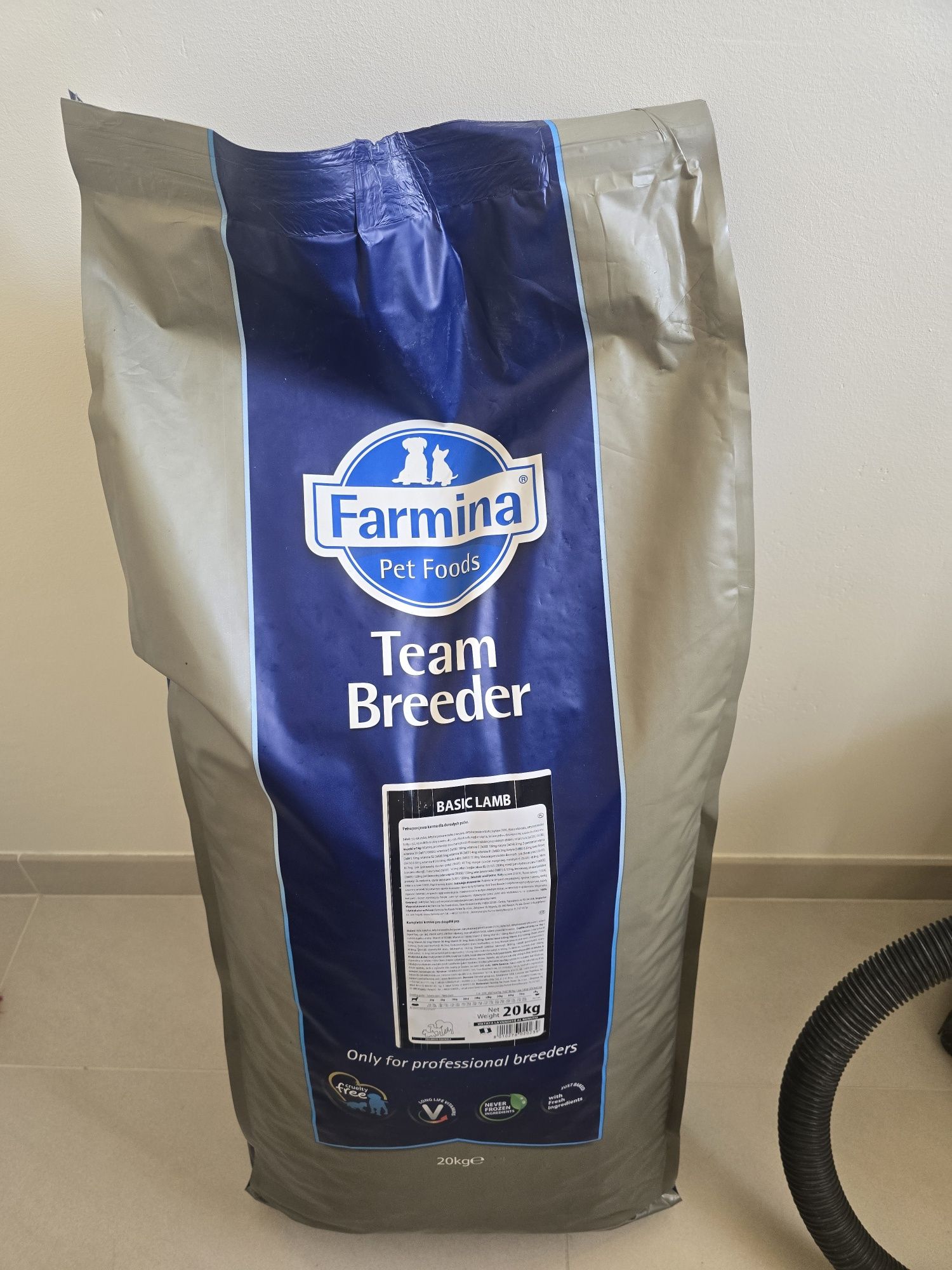 Karma dla psa Farmina BASIC LAMB