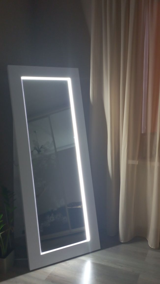 Зеркало у повний зріст LED підсвіткою