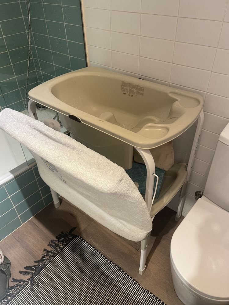 Fraldario com banheira incluida para bebe da FLIP