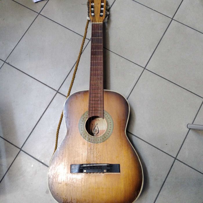 Ładna duża gitara Defil / Polecam /