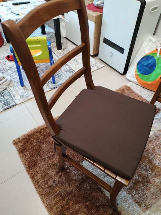 Lindas cadeiras de madeira