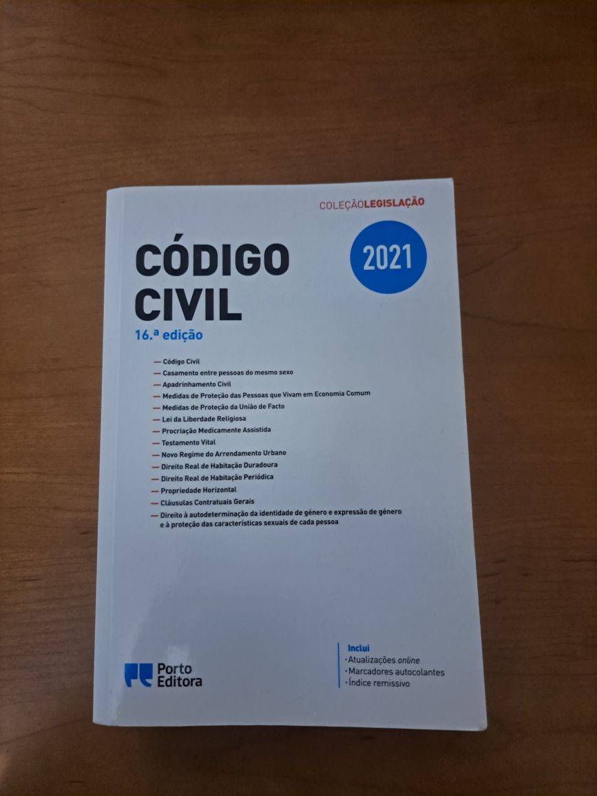 Livros de direito e Dicionário de espanhol