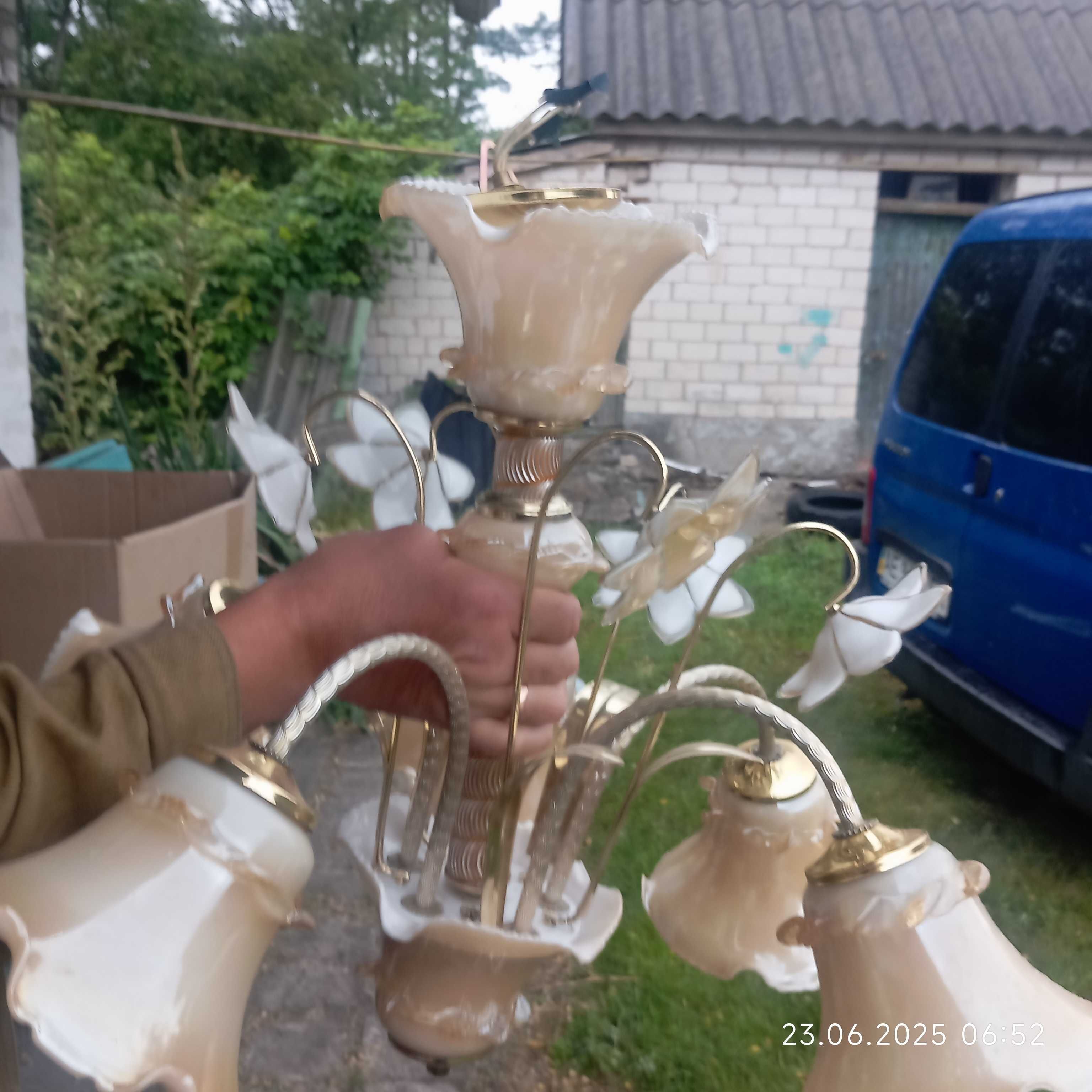 Продам большую люстру