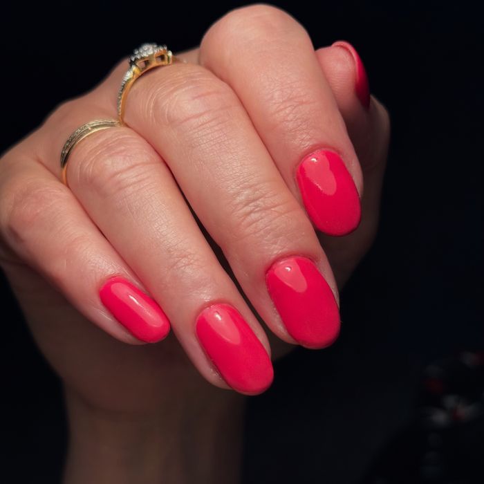 Покриття гель лаком манікюр, педикюр