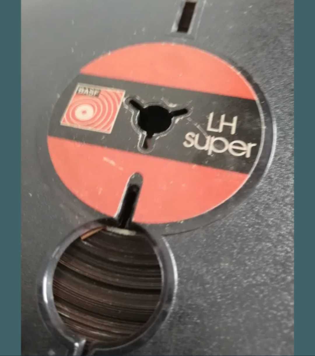Leitor de VHS e colunas de som