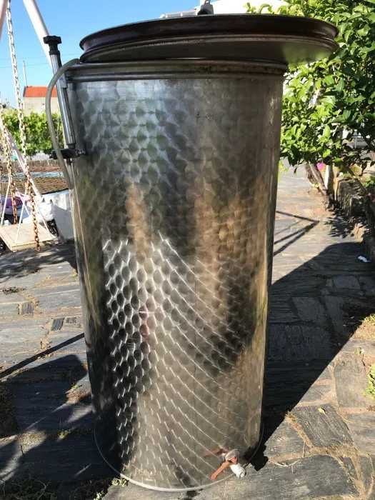 Cuba de inox com tampa pneumática, fermentação ou sempre cheia.