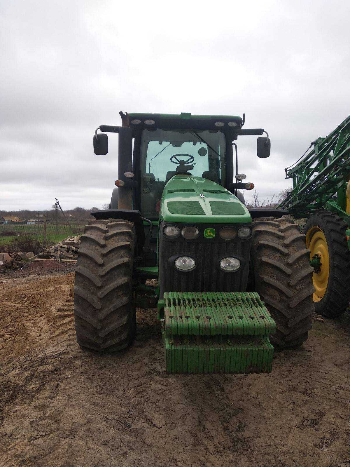 Трактор John Deere 8320R