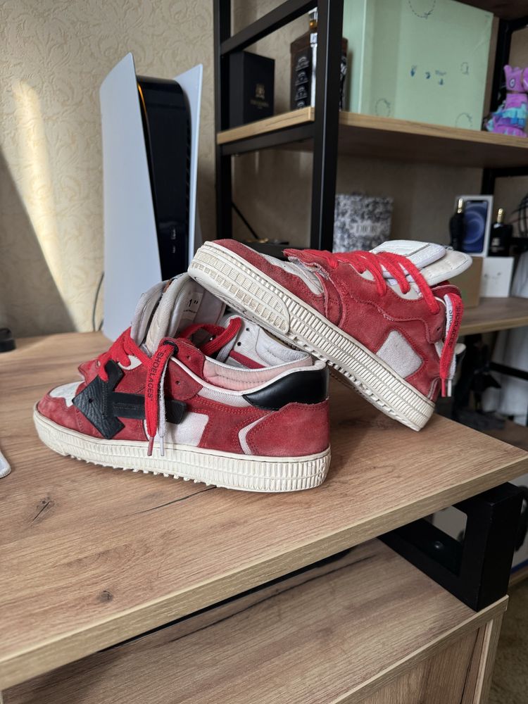 Off white floating arrow/out of office/court 3.0