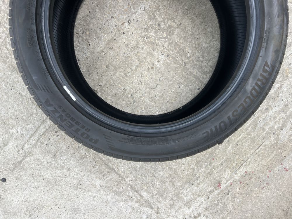 Opona Bridgestone 245/45/19