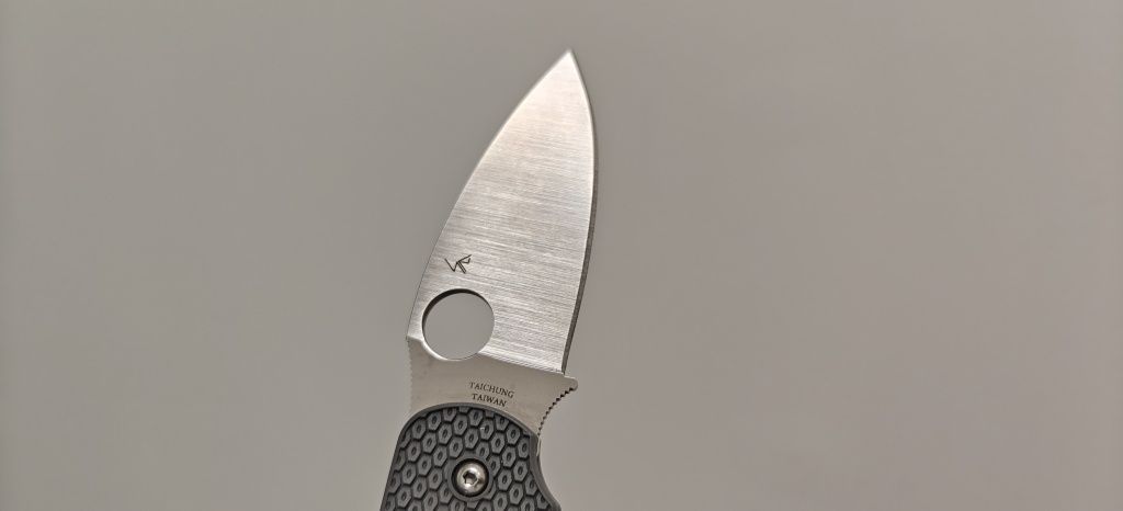 Nóż składany Spyderco Sage 5 Grey FRN Maxamet