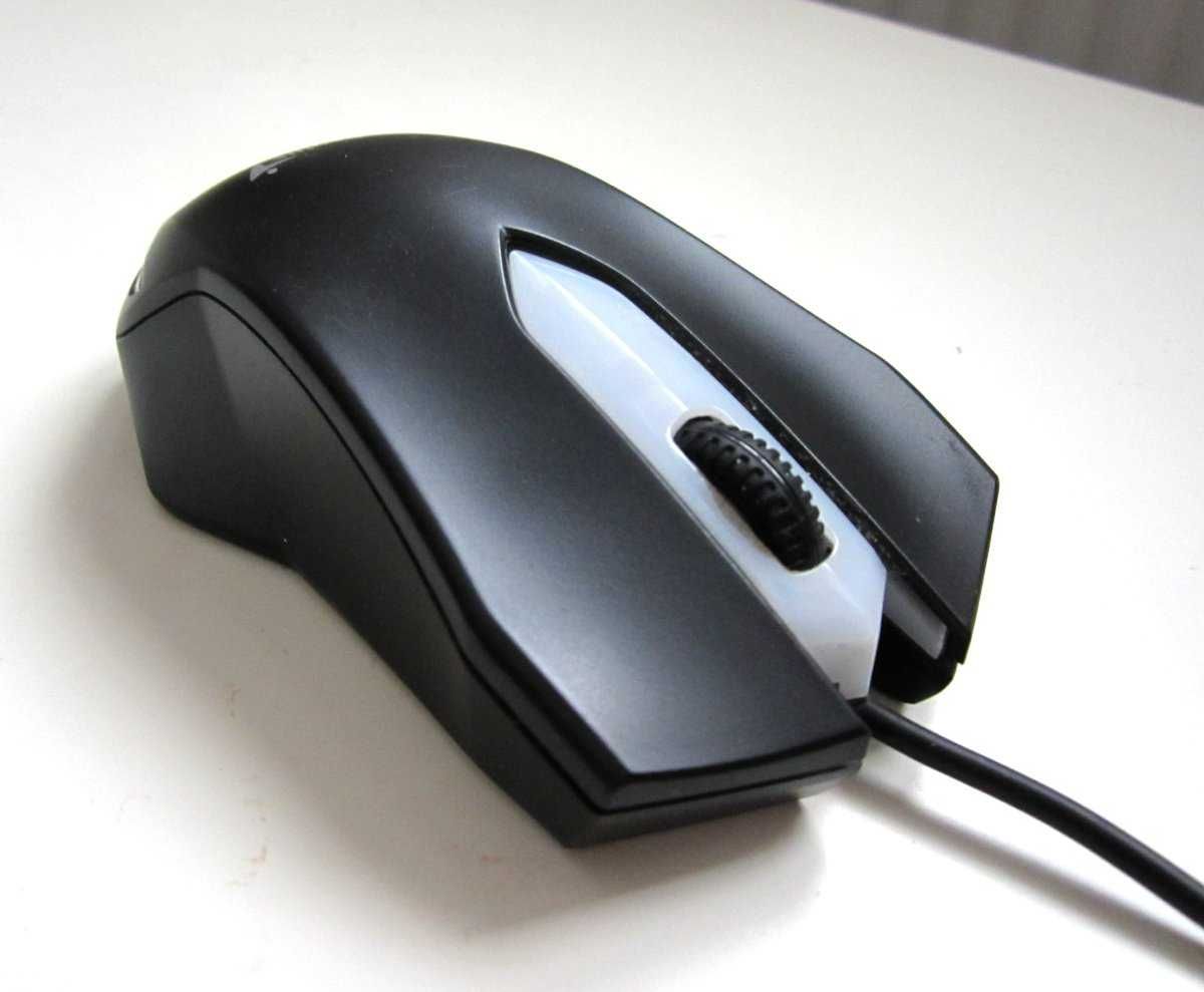 Мышь геймерская (с подсветкой) Genius X-G200 ,б/у