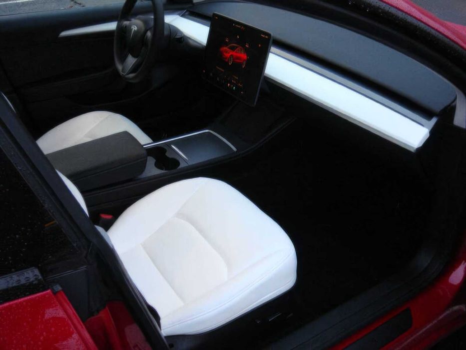 Tesla Model 3      2023