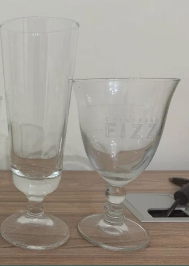 Pucharek cointreau oraz wysoka szklanka/pucharek