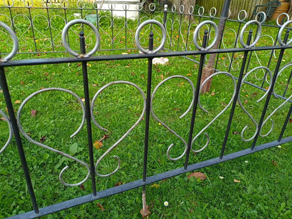 Płotek cmentarny ogrodzenie stalowy cały i krzyż