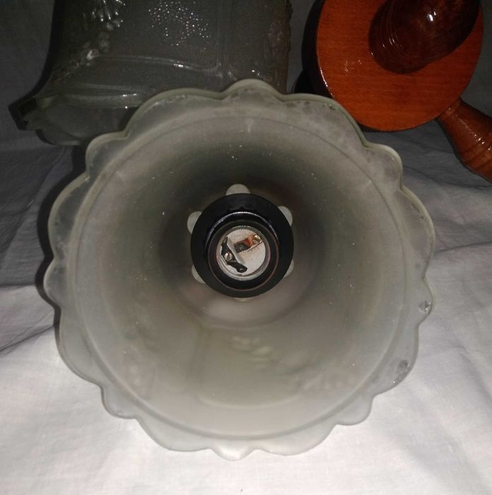 Люстра деревянная лакированная