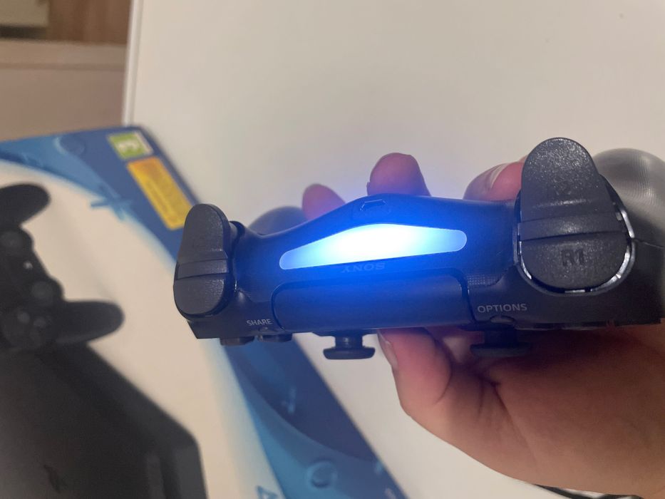 Ps4 com comando e caixa