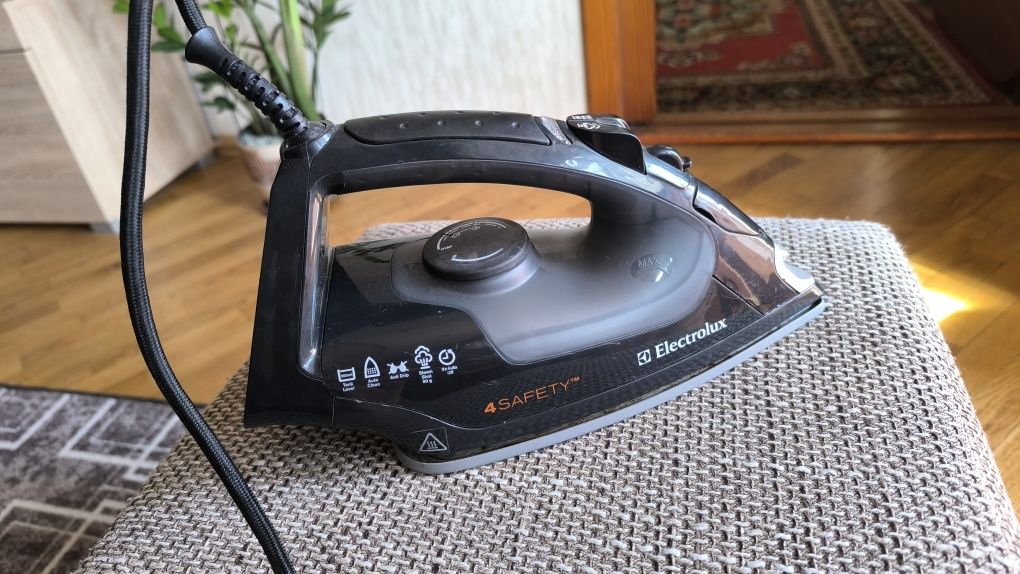 Утюг Electrolux рабочий