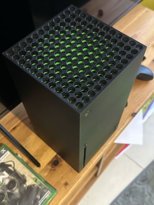 Sprzedam Xbox series X 1T stan idealny