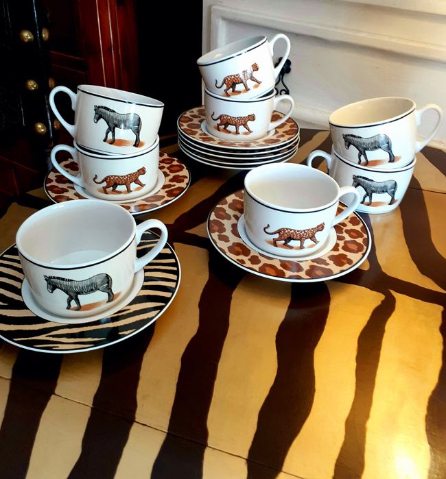 Carrinho  de bebidas e conjunto de café ou chá. Desde 30€