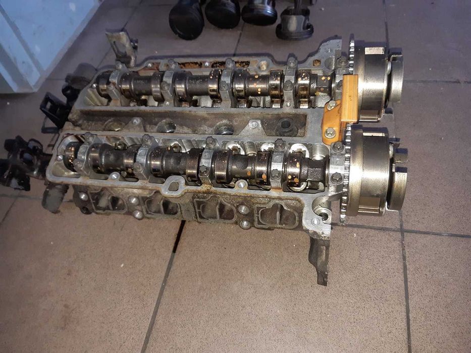 Corsa E 1.4 55KW B14XEJ - głowica kompletna z wałkami