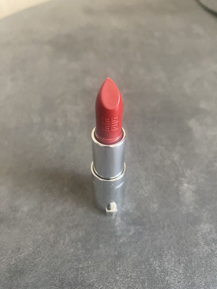 Помада Givenchy Le Rouge.