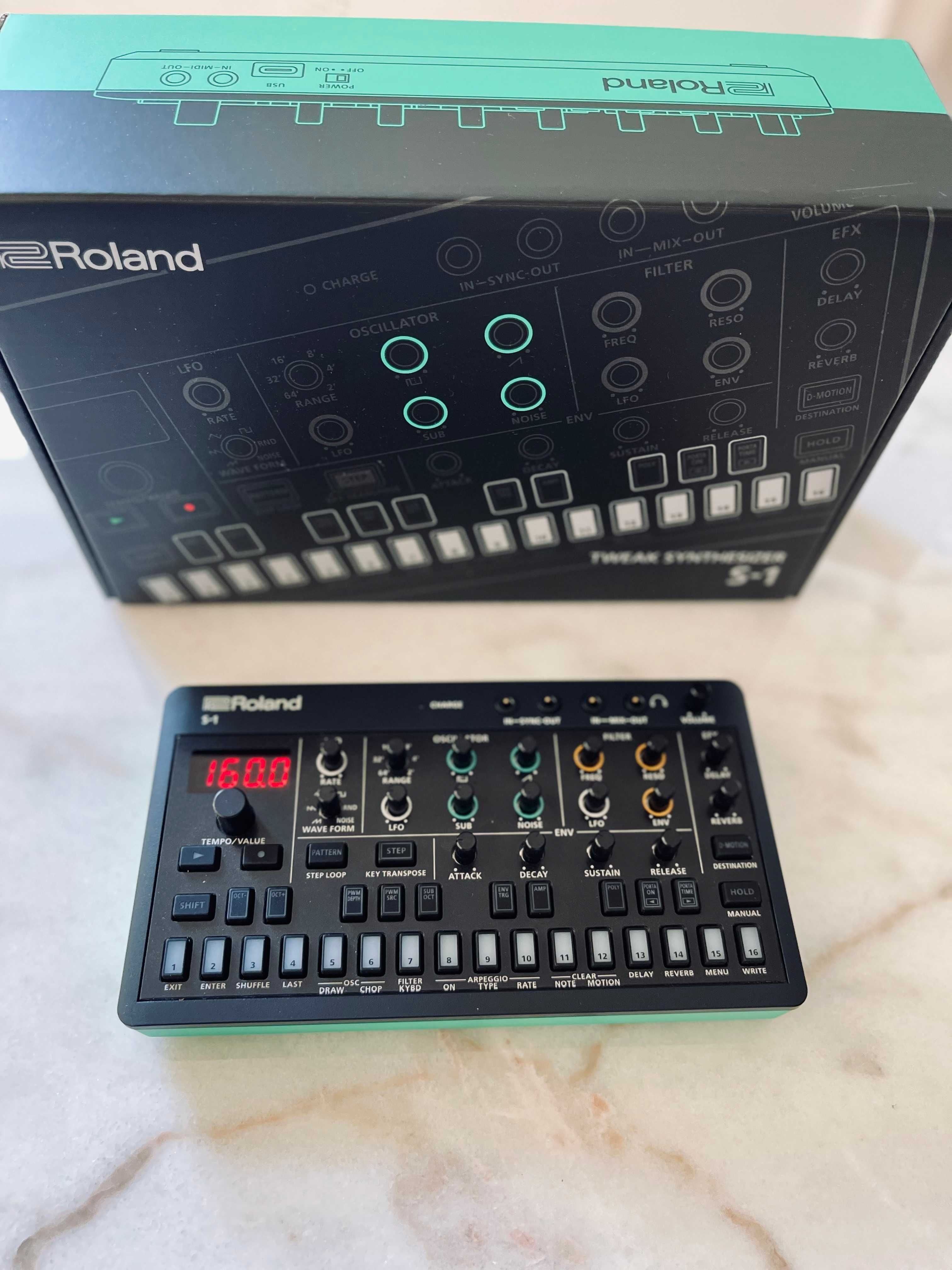 Roland AIRA S-1 Synth + J-6 Chord Synth + Roland Compact Case