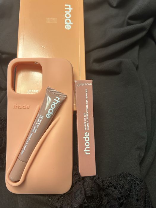 Case Rhode + lipglass Iphone 16 pro max