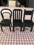 Zestaw trzech czarnych wieszaków Ikea