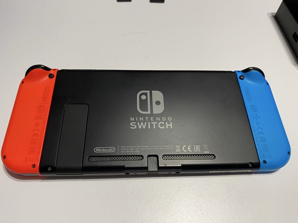 Nintendo Switch + Pro Controller + dużo gier (Cuphead, NFS, Rayman)