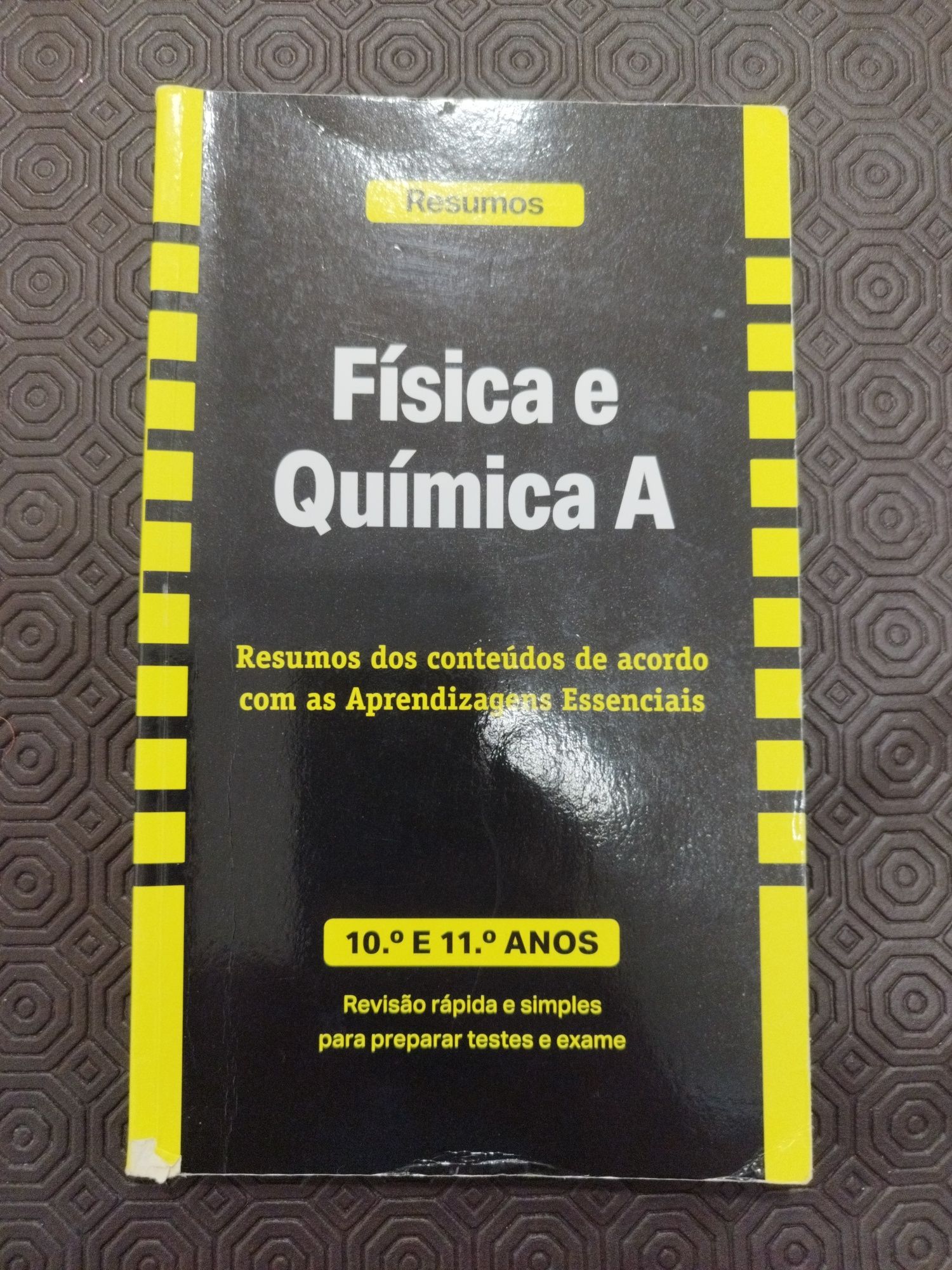 Vendo livro de resumos Física e Química