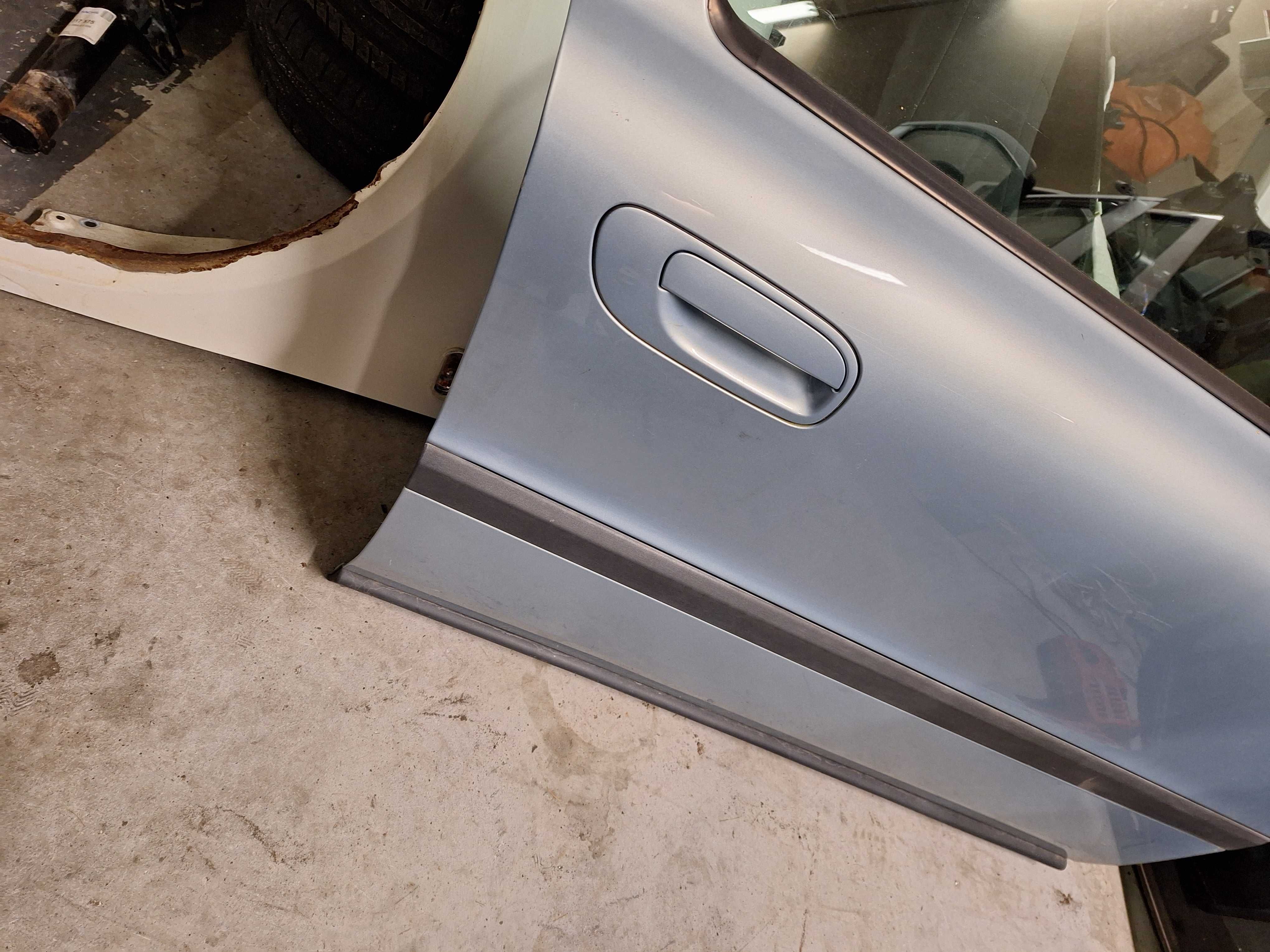 Drzwi prawe przód volvo s60 v70 00-04 r 444-46