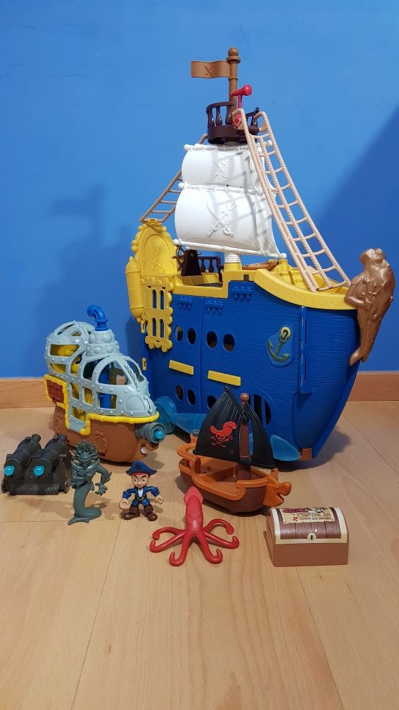 Jake e os Piratas da Terra do Nunca (Colosso dos Mares e Submarino)