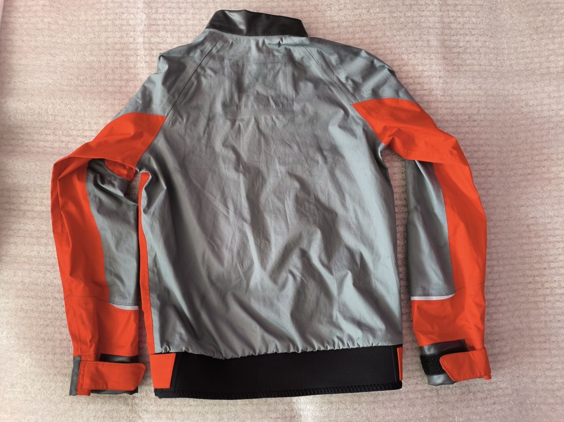 Дитячій анорак куртка Tribord DG500
Состояние отличное
Размер 14лет