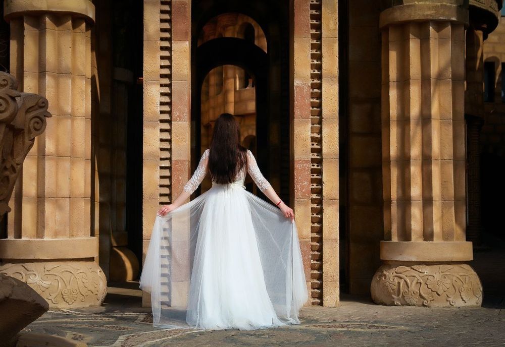 Продам весільну сукню Dominiss, одягнену один раз (не вінчану)