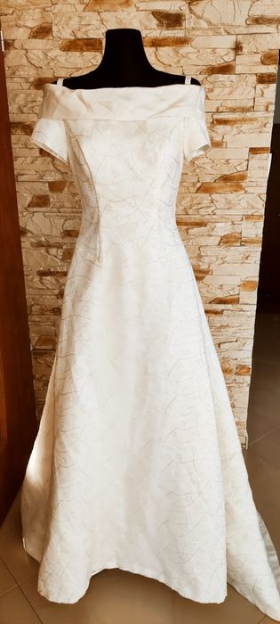 Suknia ślubna Villais, z trenem, kremowa, beżowa, rozmiar L jedwab