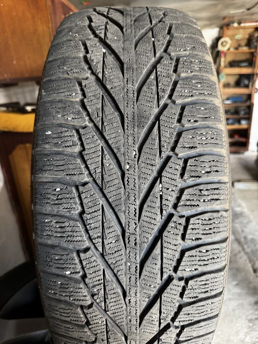 Продам резину 245/65 R17 (SUV) зимняя, шины