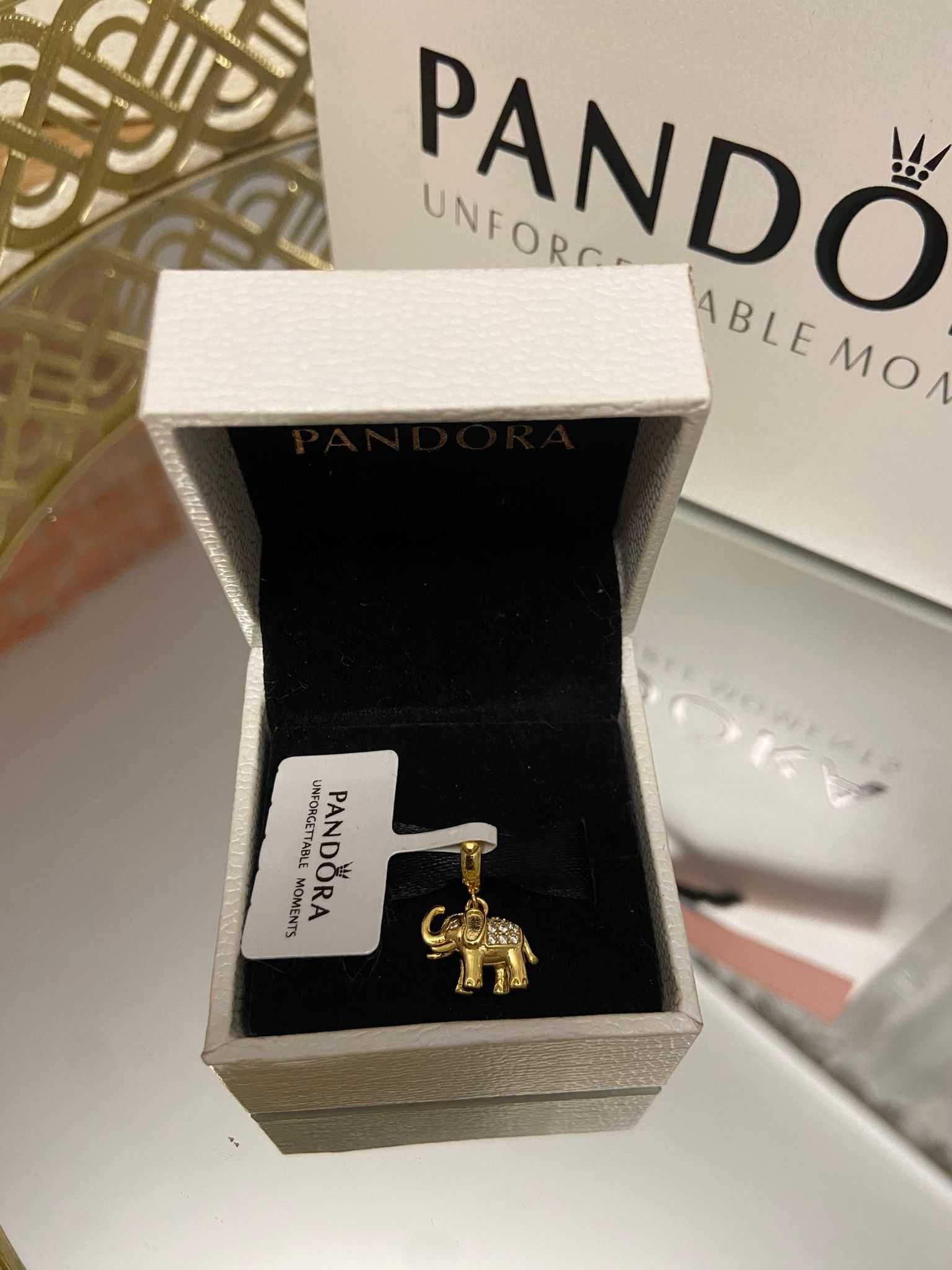 Charms Pandora – Złoty Słoń z Trąbą do Góry